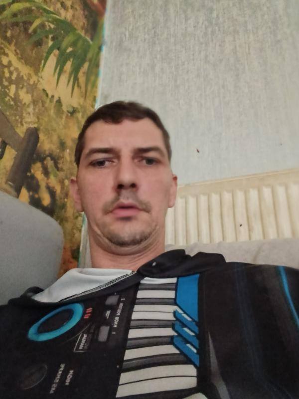 Gregory  38 ans Masny