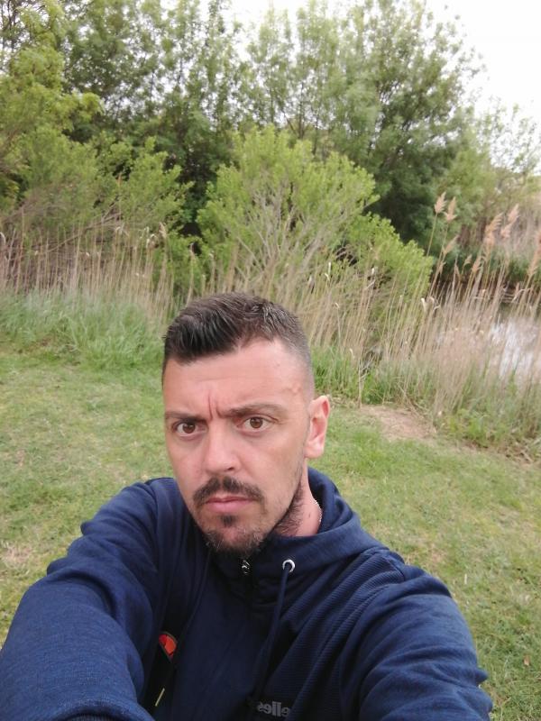 Cyril  41 ans Bléré