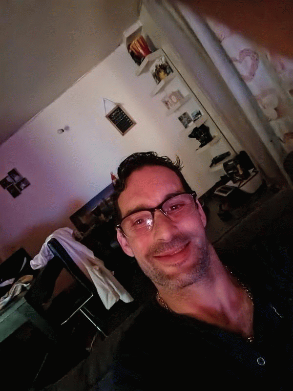 Laurent  46 ans Bagnols sur Cèze