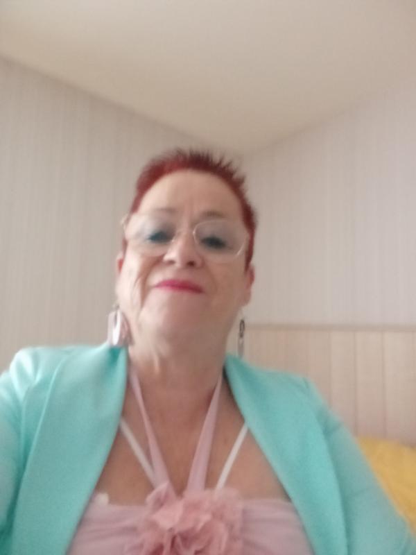 Fleurissa  61 ans La Roche Posay