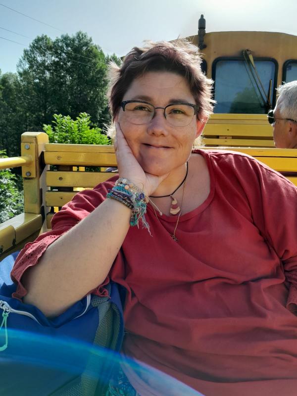 Cindy  40 ans Thèzan lès Béziers