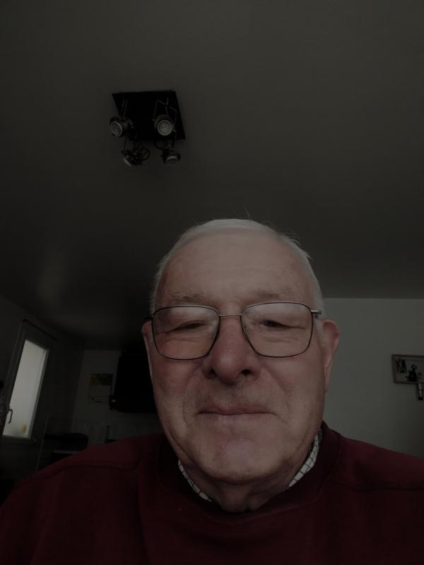 Roger  69 ans Oudon