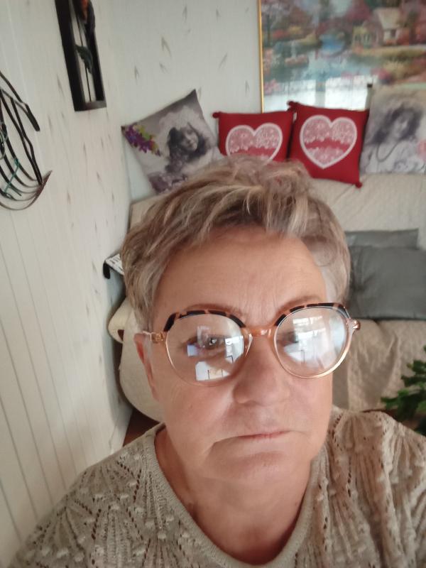 marie claude  77 ans Châtellerault