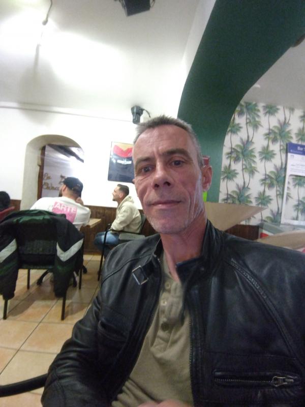 Cyril  46 ans Guenrouet