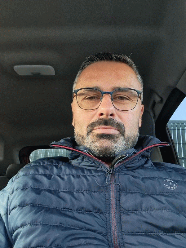 Cedric  47 ans Grandvilliers