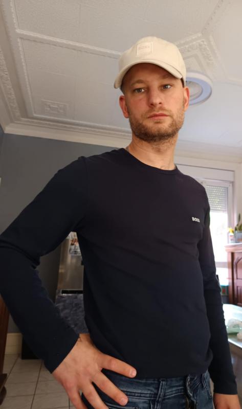 Kris 37 ans Hautmont