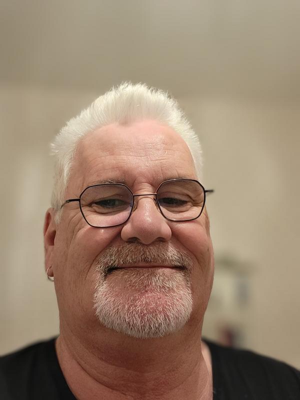 Patrice  61 ans Angers