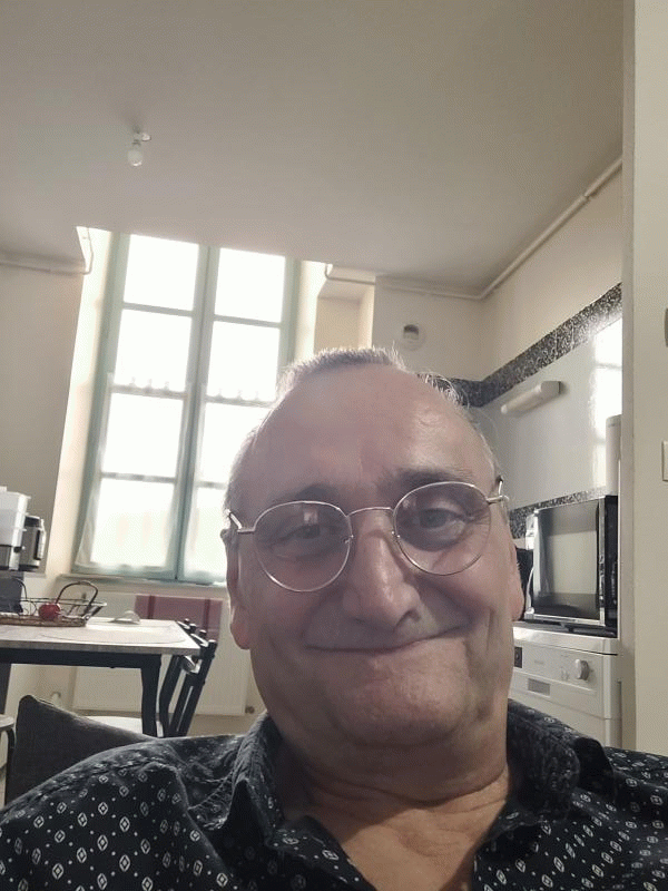 Manu  59 ans Saint Félicien