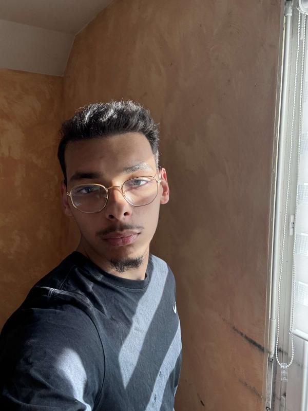 selyan 21 ans Delle