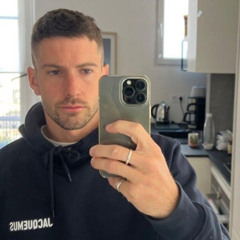 alex 25 ans paris 7eme arrondissement