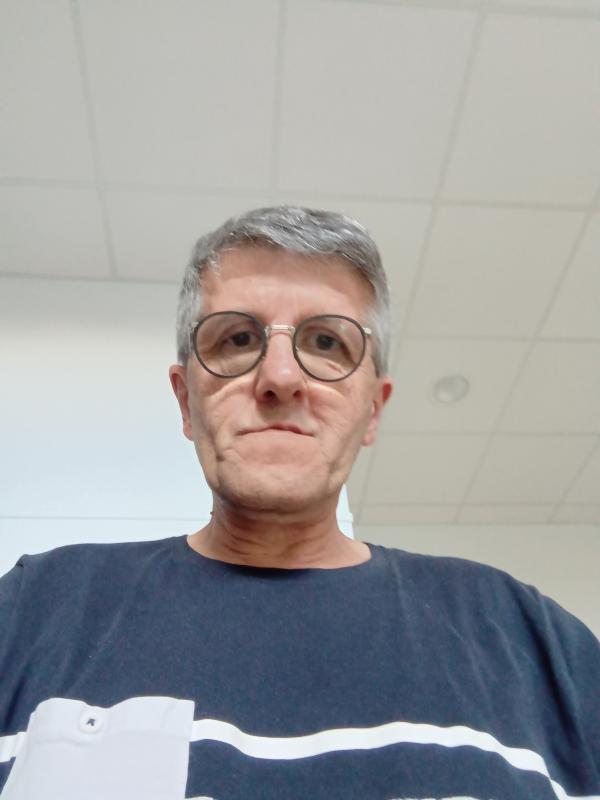 Pierre  57 ans Brécé