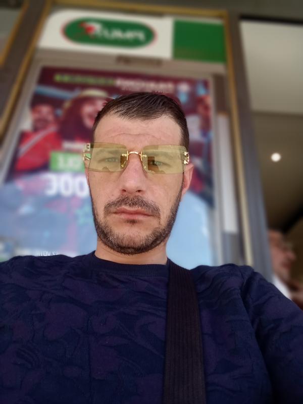 Mickaël bg dispo 38 ans Les Lilas