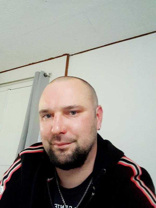 Nico 42 ans Abbéville la Rivière