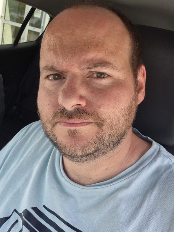 Ludo 44 ans paris 17eme arrondissement
