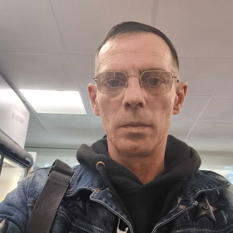 eric livenais 47 ans Châteaubriant