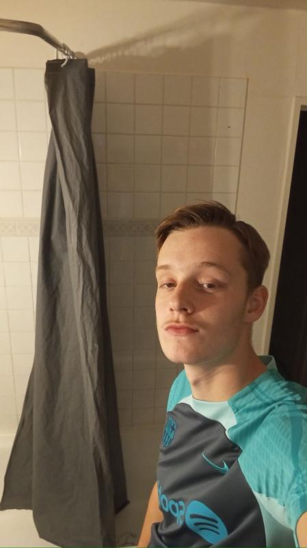 Arthur  18 ans Orléans