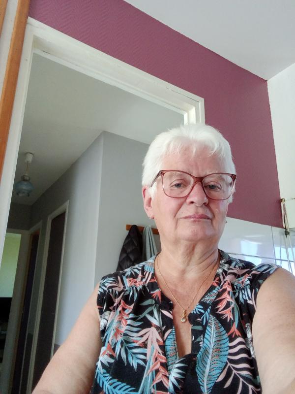 Lili  66 ans Bonnefond