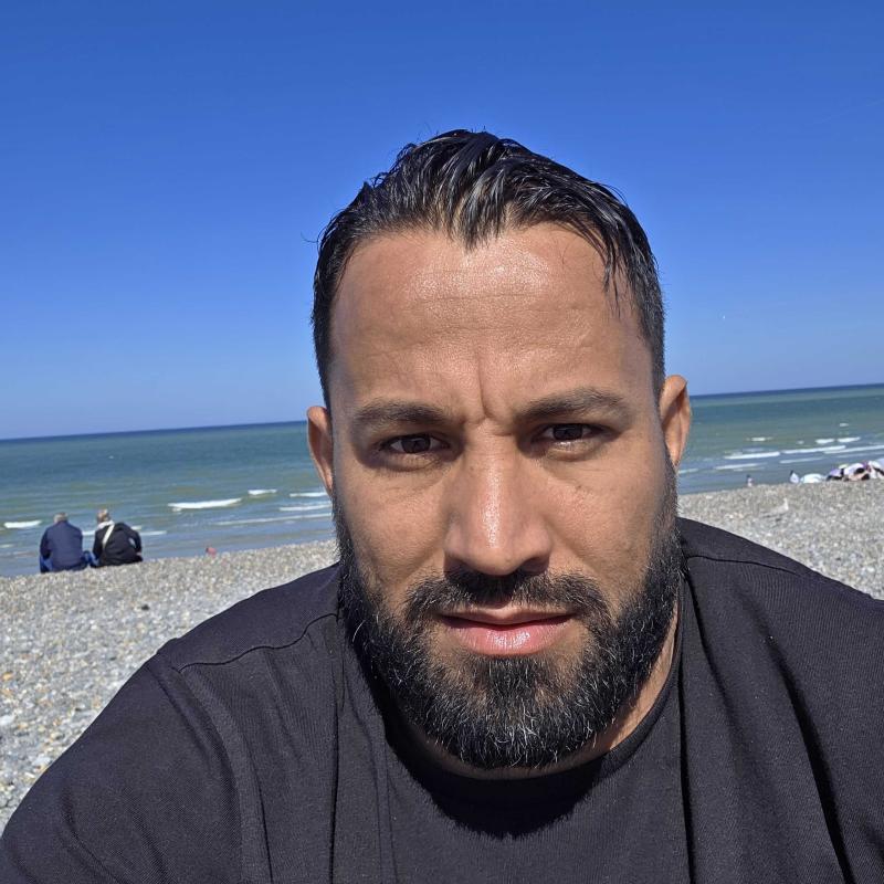 walid th 36 ans paris 17eme arrondissement