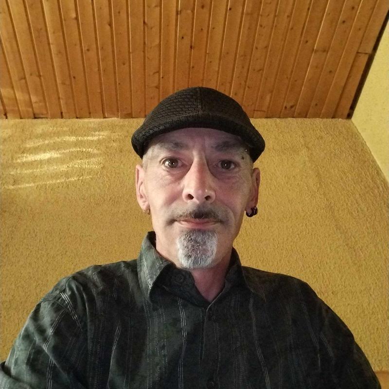 Yannick 49 ans Saint Maurice sous les Côtes