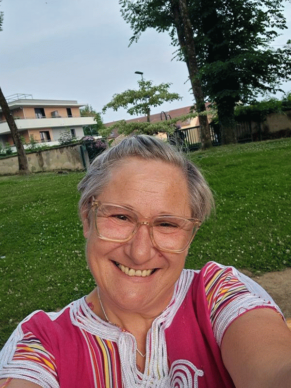 Camille  56 ans Rives
