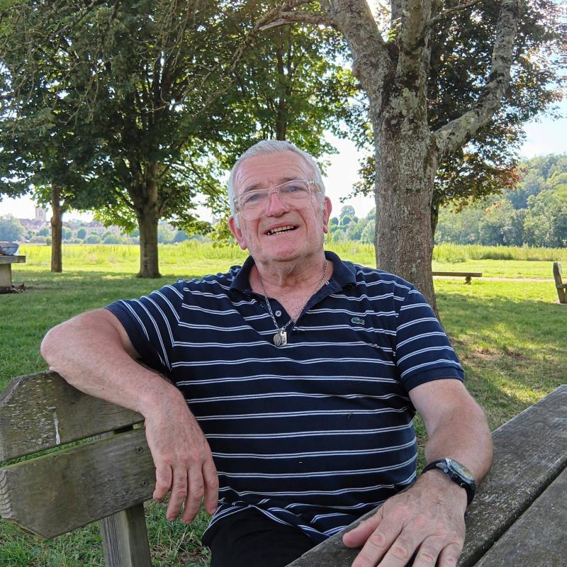 Gilles 68 ans Cravant