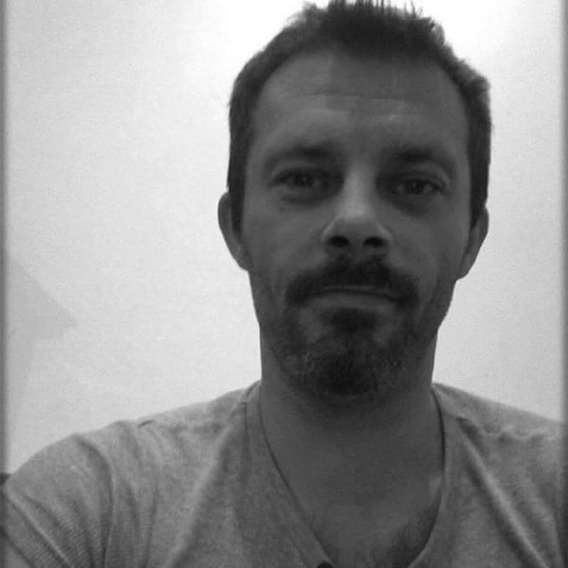 stephane 49 ans Arles