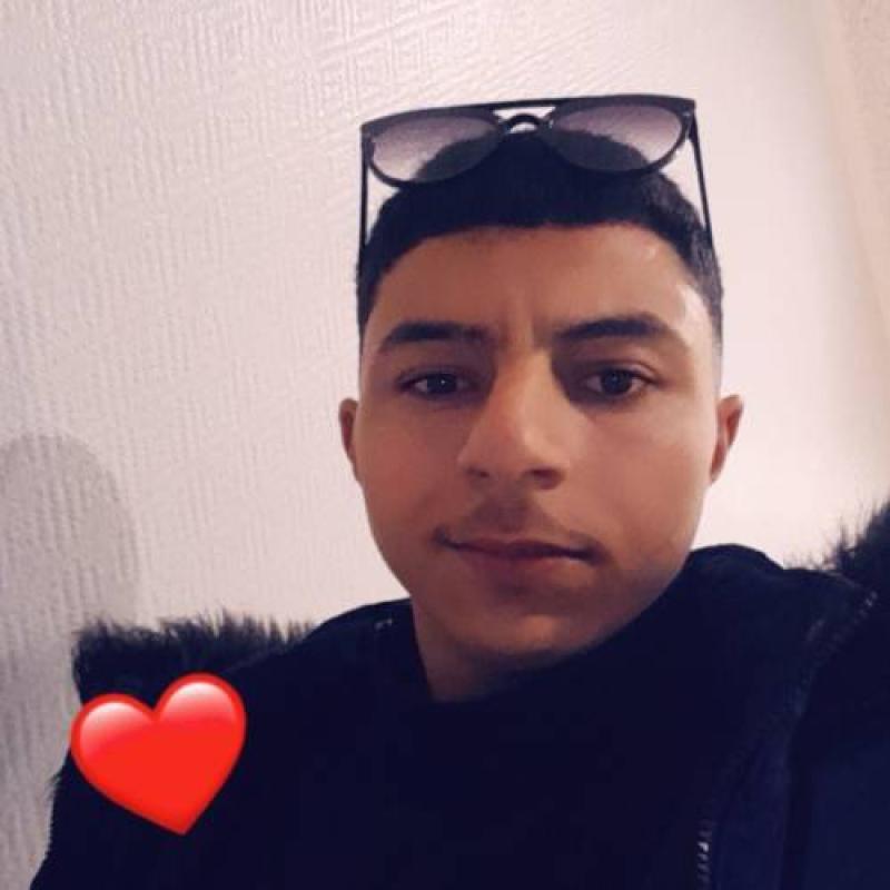 walid 23 ans Saint Émilion