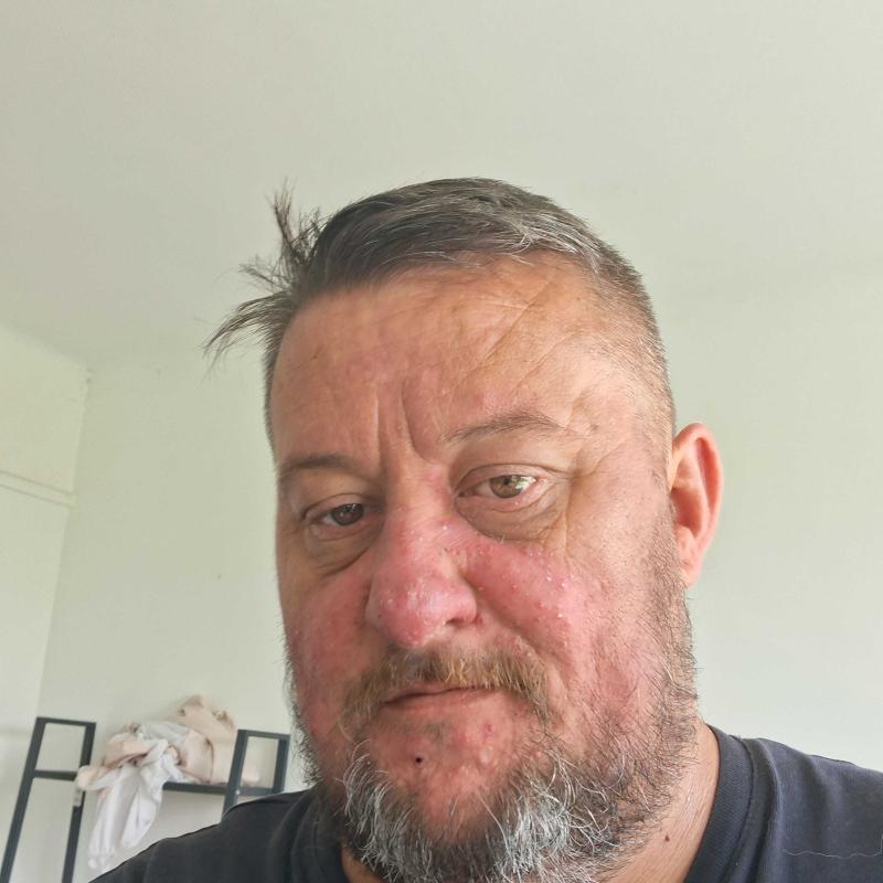 Julien 39 ans Orange