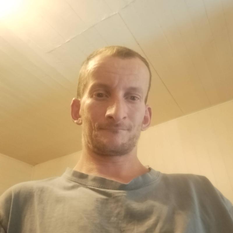 Adrien 36 ans Inzinzac Lochrist