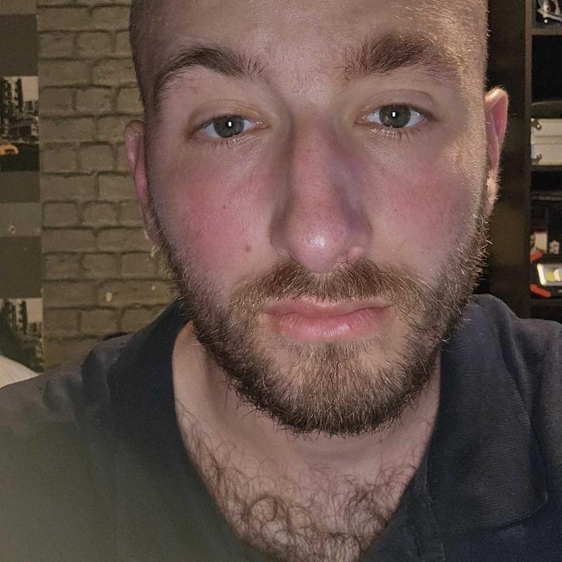 Thomas  31 ans Dommartemont