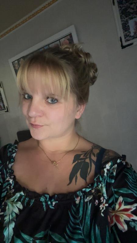 Alicia  33 ans Orléans