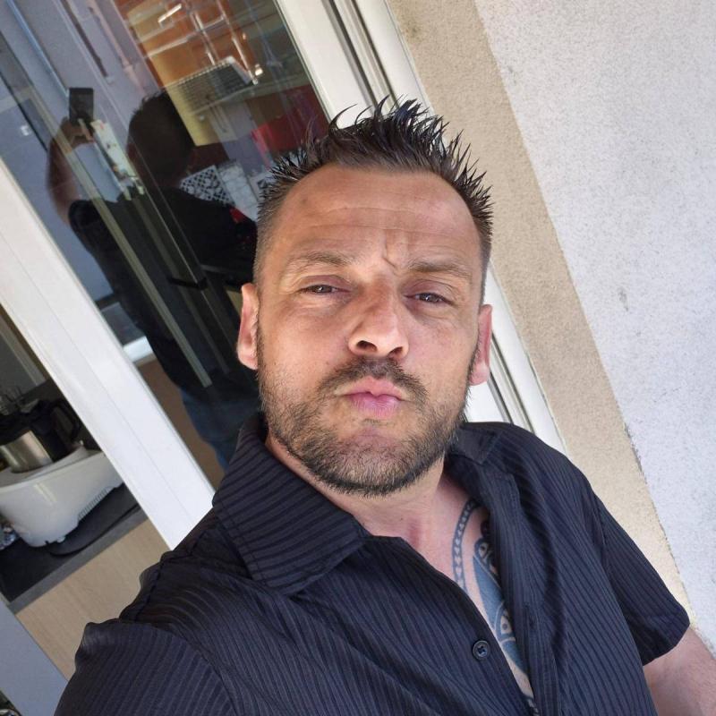yoni 44 ans Chavanoz