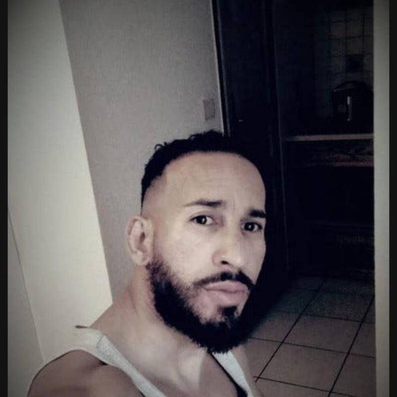 ronny 34 ans Givors