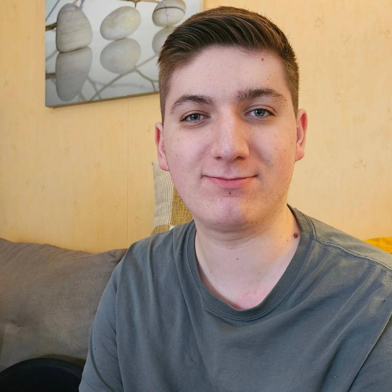 Julien 24 ans Castres Gironde