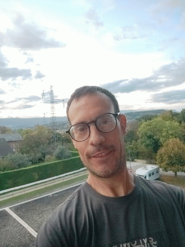 Alex  47 ans La Ravoire