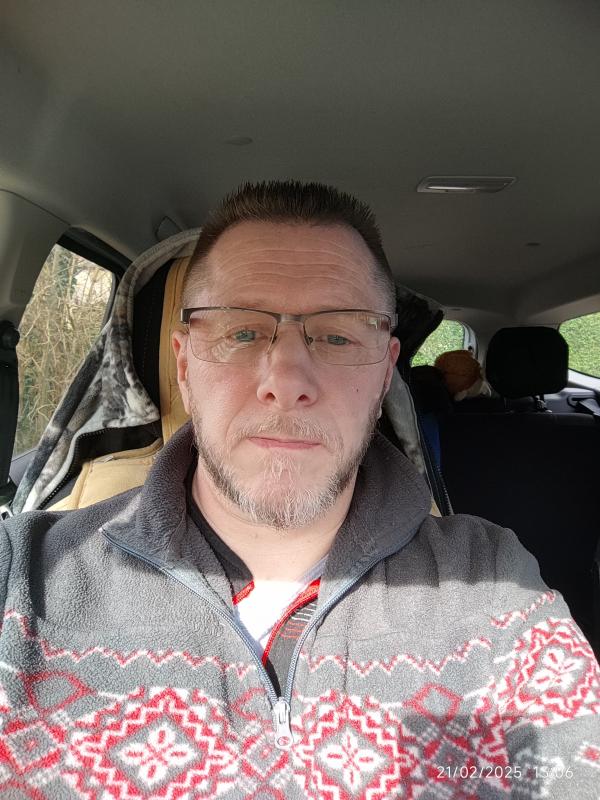 jim 58 ans Mortrée