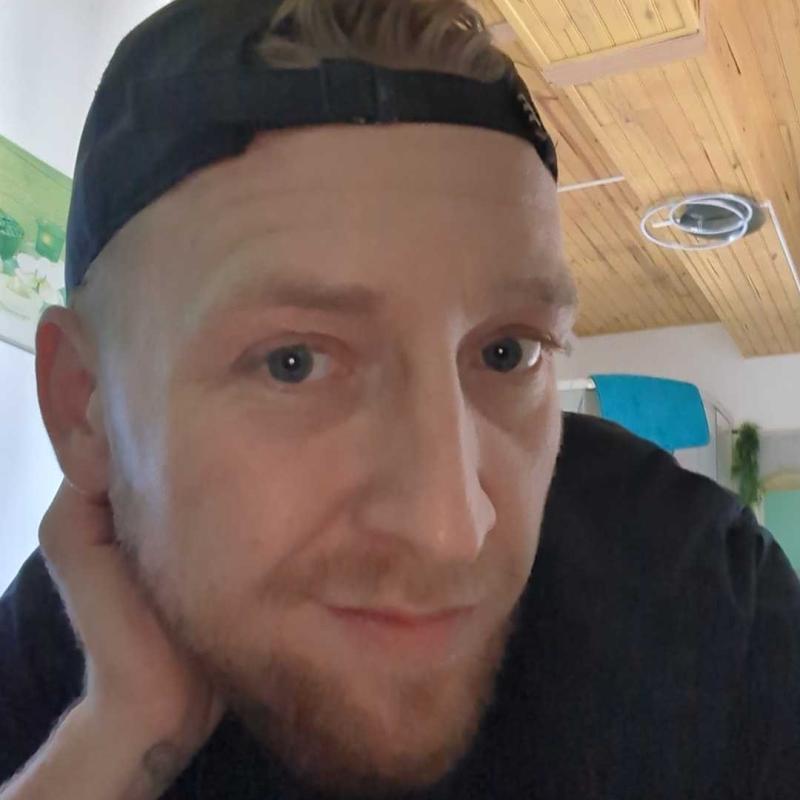jhon 34 ans Ille sur Têt
