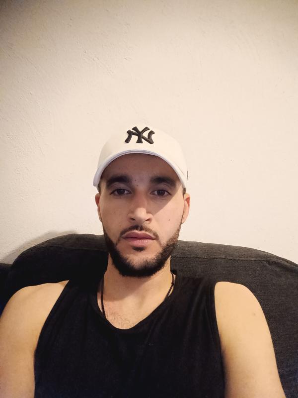 Wajdi bouba 32 ans Cavaillon