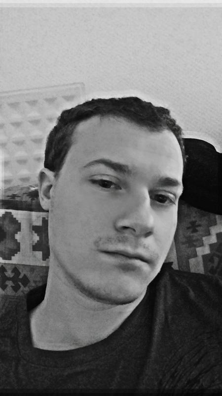 Steven  26 ans Bourges