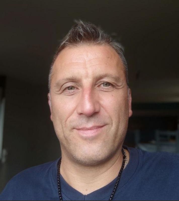 Alex  52 ans Avernes