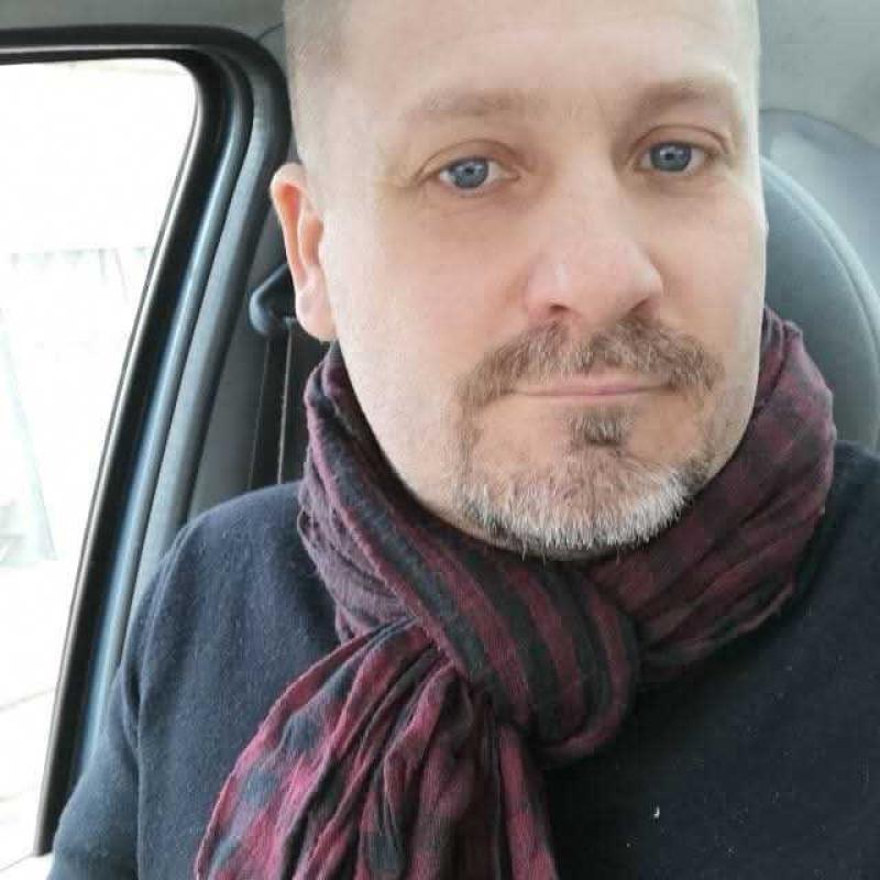 Yannick 45 ans Myennes