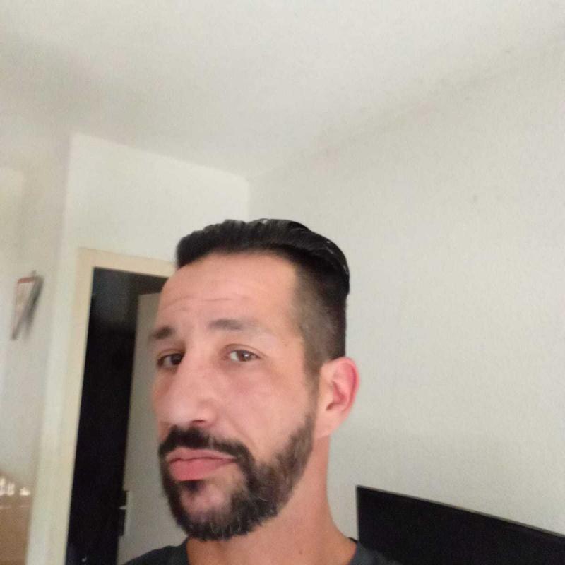 mickael 35 ans Talloires