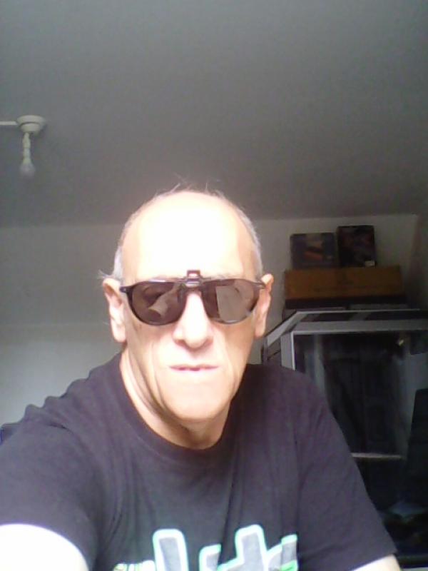 Michael 64 ans Douai