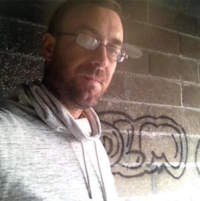 Brian 44 ans Sedan