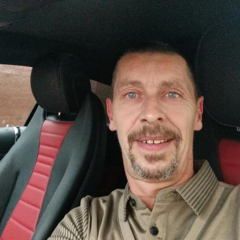 Steve 52 ans La Neuville