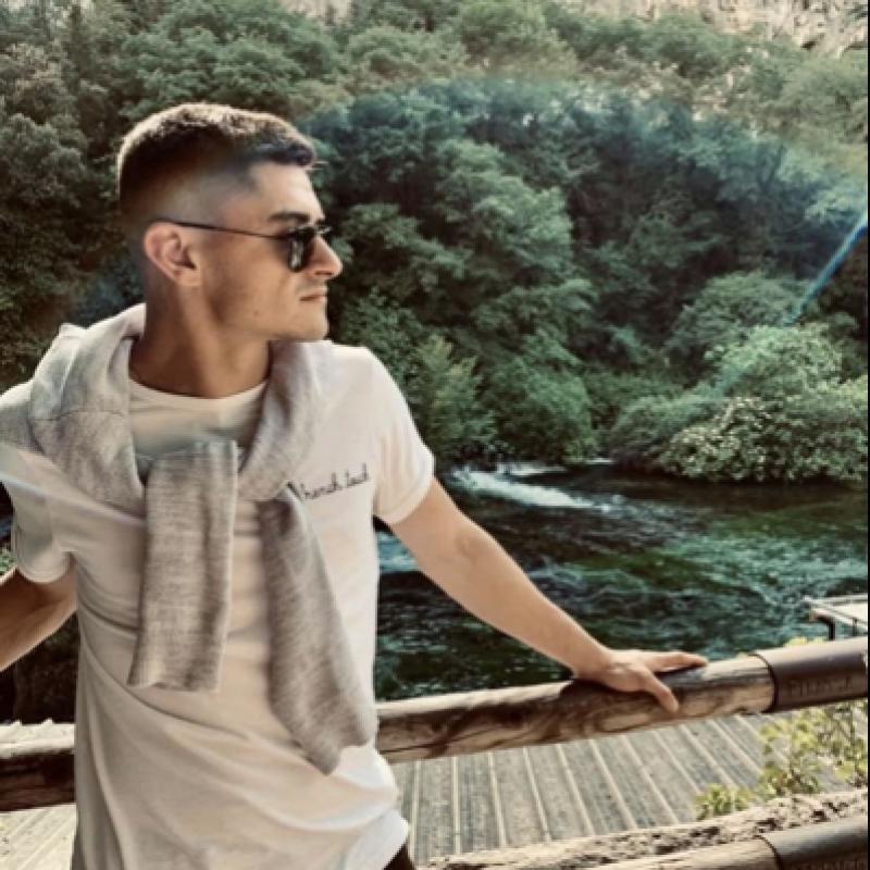 Julien 27 ans Barbentane