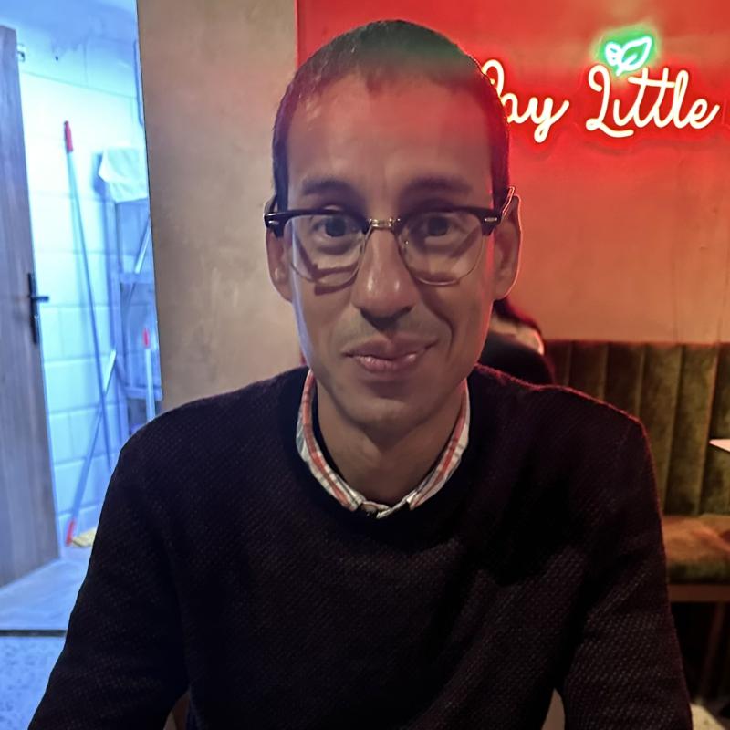 yaniss 35 ans Saint Ouen