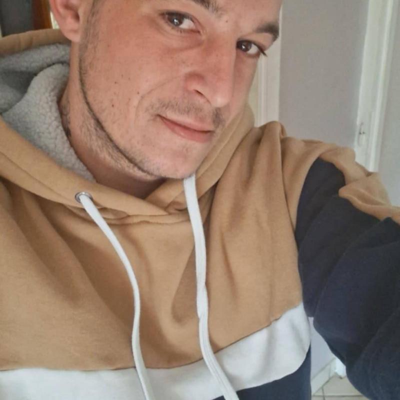 kevin 29 ans Scey sur Saône et Saint Albin