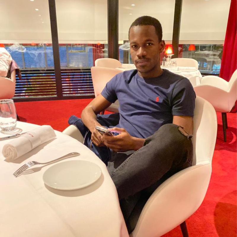 Abdul-A 31 ans Suresnes