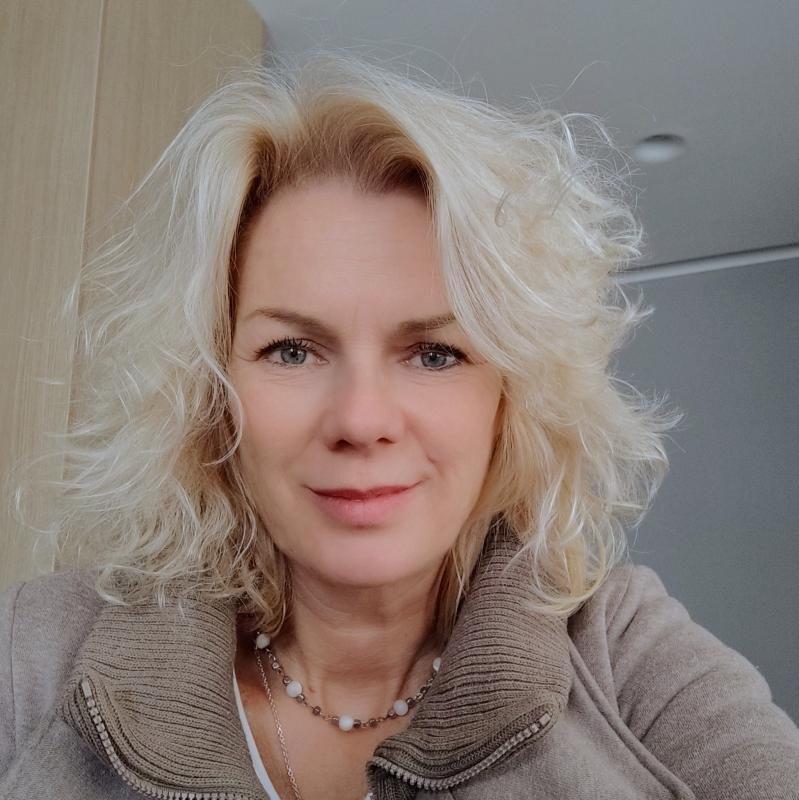 Carene 37 ans Saint Jacques en Valgodemard